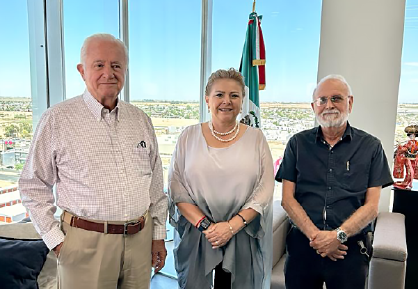 Arquitecto Victor Hermosillo, Arquitecto Leopoldo de la Maza y Rosa León en entrevista para El tema está en la mesa.